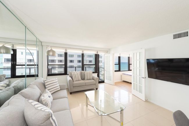 1508 - 5225 Collins Ave, Condo with 2 bedrooms, 2 bathrooms and null parking in Miami Beach FL | Image 4