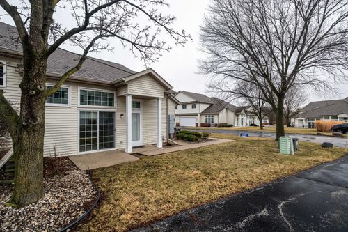 2412 Fox River Pkwy, Waukesha, WI, 53189-7799 | Card Image