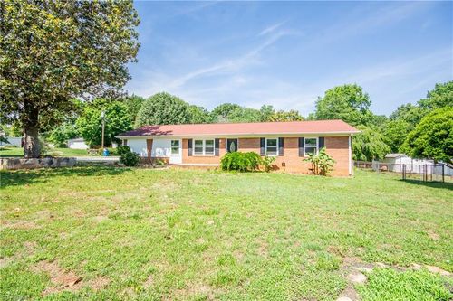 125 Linda Dr, Harmony, NC, 28634-9173 | Card Image