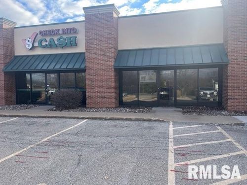 2323 Cumberland Square Dr, Bettendorf, IA, 52722-3251 | Card Image