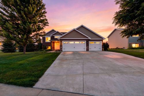 10 8th Ave Se, Isanti, MN, 55040-2101 | Card Image