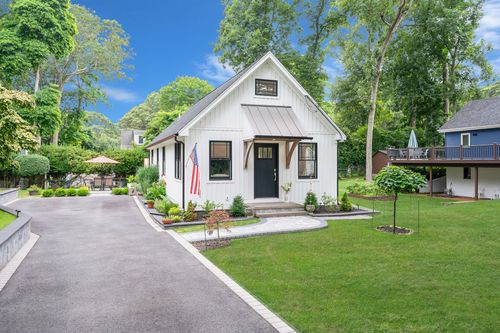 117 Beach Rd, Riverhead, NY, 11901-5819 | Card Image