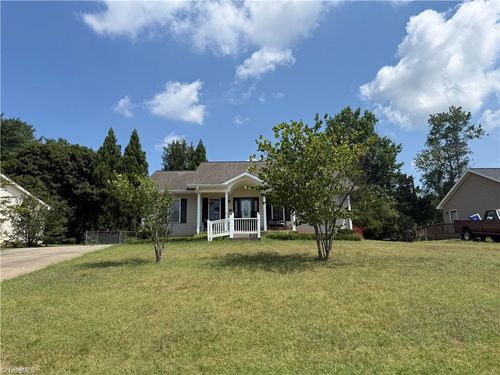 105 Mccleskey Dr, Yadkinville, NC, 27055-7621 | Card Image