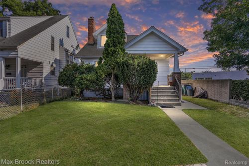 168 W Bennett Ave, Ferndale, MI, 48220-2426 | Card Image