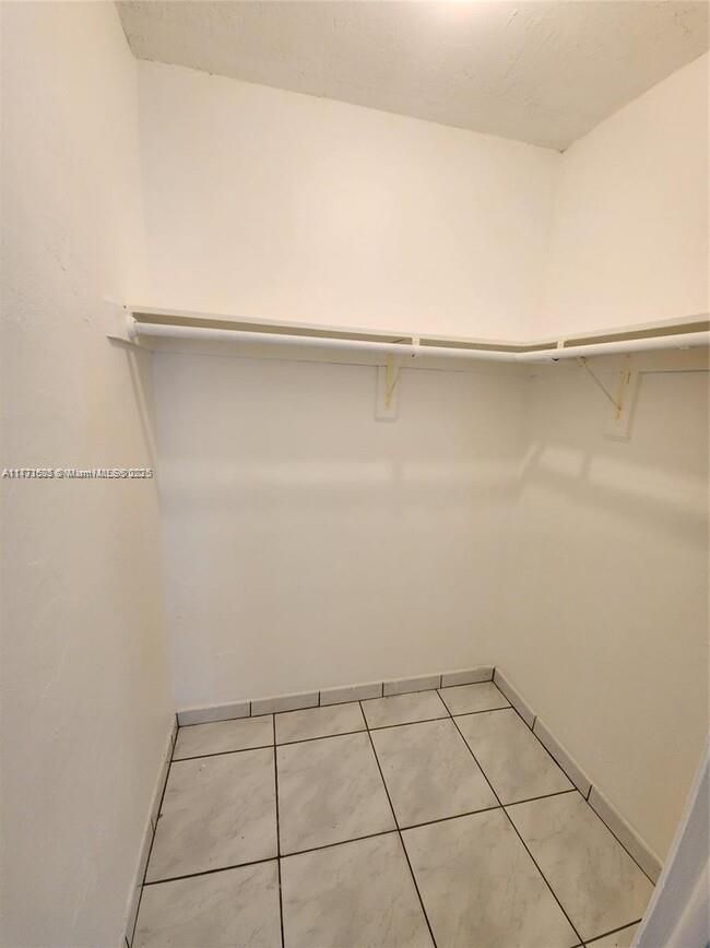 857 W 79 Th Pl, House other with 3 bedrooms, 4 bathrooms and null parking in Hialeah FL | Image 18