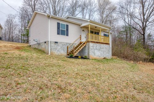 162 Volunteer Ln, Clinton, TN, 37716-5710 | Card Image
