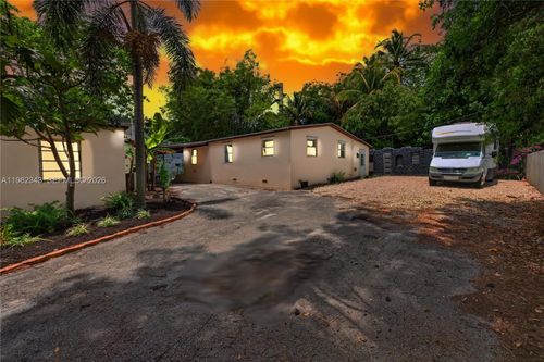 749 Nw 43rd St, Oakland Park, FL, 33309-4725 | Card Image
