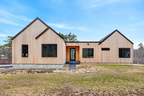 140 Longwoods Road, Falmouth, ME, 04105 | Card Image