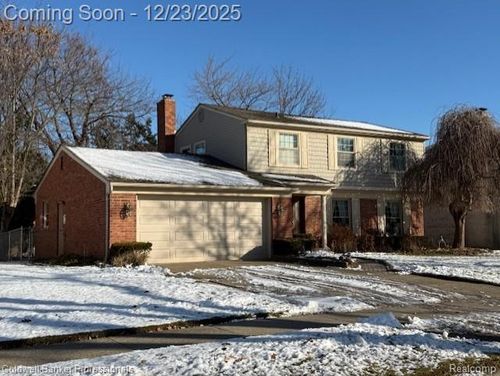 700 Woods Ln, Grosse Pointe Woods, MI, 48236-1163 | Card Image