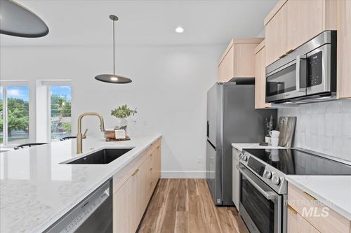 101-1011 S Orchard St, Boise, ID, 83705-1932 | Card Image