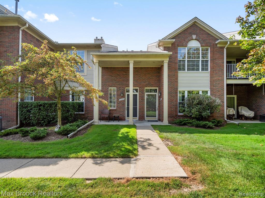 Flagstone Cir, Rochester, MI 48307