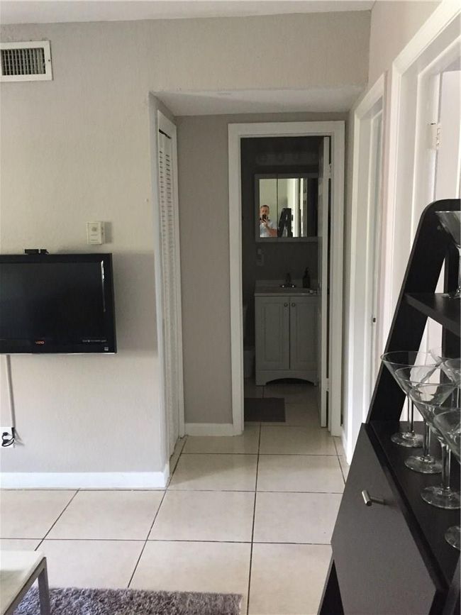 14 - 2741 Ne 8th Ave, Condo with 2 bedrooms, 1 bathrooms and null parking in Wilton Manors FL | Image 13