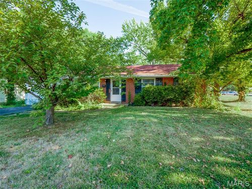901 Frost Ave, Ferguson, MO, 63135-1540 | Card Image