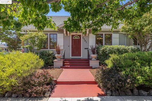 6501 Tremont St, Oakland, CA, 94609-1021 | Card Image