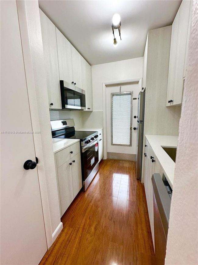 APT-209 - 1450 Atlantic Shores Blvd, Condo with 1 bedrooms, 1 bathrooms and null parking in Hallandale Beach FL | Image 6