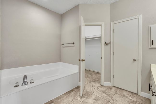 2310 N Walnut Grove Rd, House other with 4 bedrooms, 4 bathrooms and null parking in Midlothian TX | Image 19