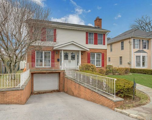 97 Bradley Rd, Scarsdale, NY, 10583-6213 | Card Image