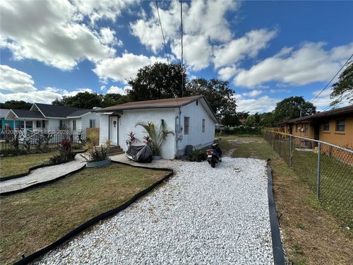 0-5646 Nw 3rd Ave, Miami, FL, 33127-1524 | Card Image