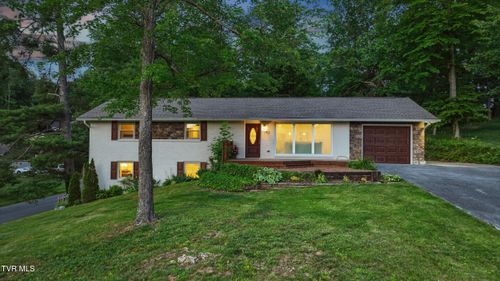 1701 Woodridge Dr, Johnson City, TN, 37604-7621 | Card Image