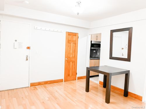 apt-7d-210 E 47th St, New York, NY, 10017-2119 | Card Image