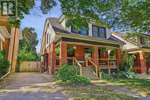 228 Sherman Ave S, House with 3 bedrooms, 4 bathrooms and 3 parking in Hamilton ON | Card Image