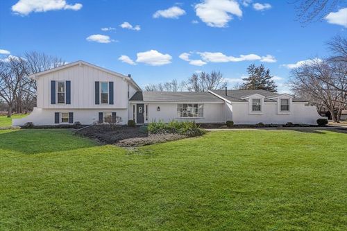 19 Golfview Ln, Lake Barrington, IL, 60010-1942 | Card Image