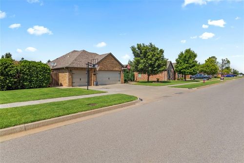 2009 Stratta Dr, Weatherford, OK, 73096-1074 | Card Image