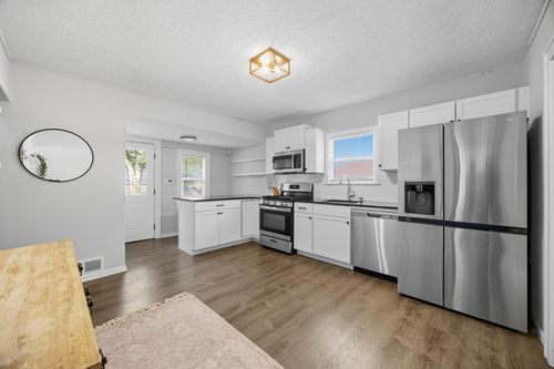 4921 Penn Ave N, Minneapolis, MN, 55430-3713 | Card Image