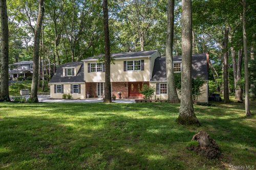 33 Bob O Link Ln, Northport, NY, 11768-3307 | Card Image
