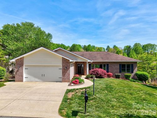 108 Fairway Knoll Dr, Hendersonville, NC, 28739-8827 | Card Image
