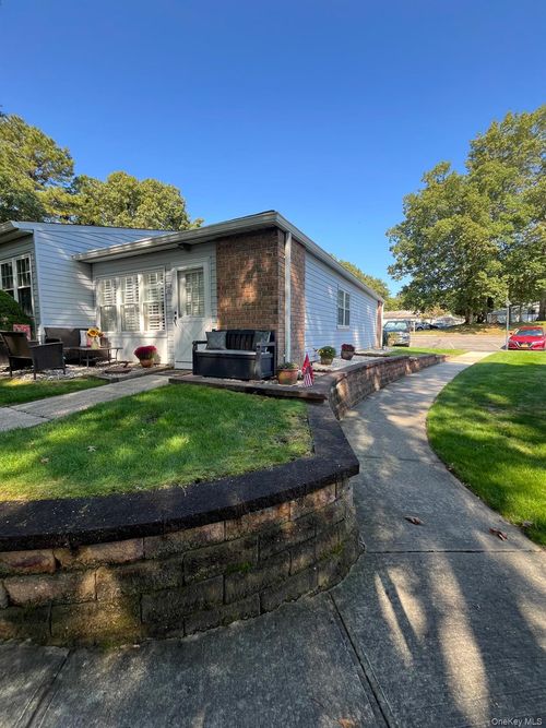 unit-d-424 Woodbridge Dr, Ridge, NY, 11961-1379 | Card Image