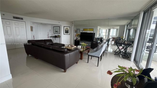 APT-1405 - 3500 Mystic Pointe Dr, Condo with 2 bedrooms, 2 bathrooms and null parking in Aventura FL | Image 5