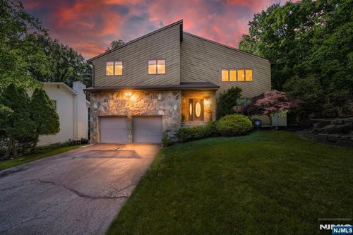 72 Agawam Dr, Wayne, NJ, 07470-2060 | Card Image