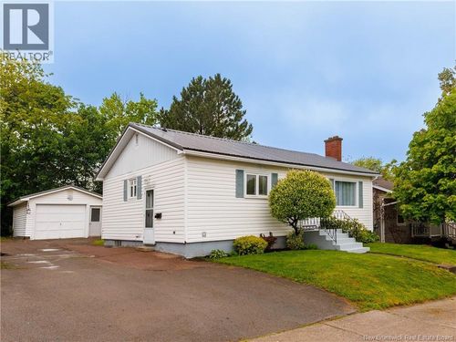198 Jones St, Moncton, NB, E1C6K3 | Card Image