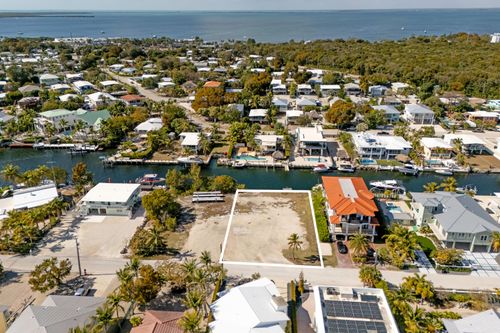 613 Island Dr, Key Largo, FL, 33037-4808 | Card Image