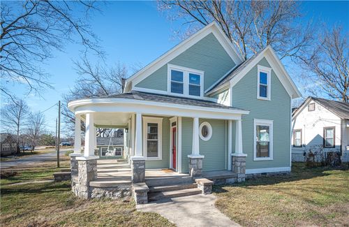 402 N Maxwell St, Siloam Springs, AR, 72761-2766 | Card Image