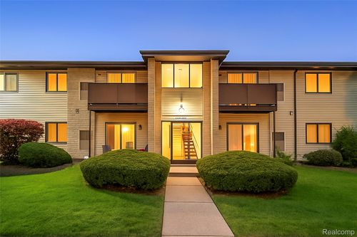 apt-202-7590 Manor Cir, Westland, MI, 48185-2037 | Card Image