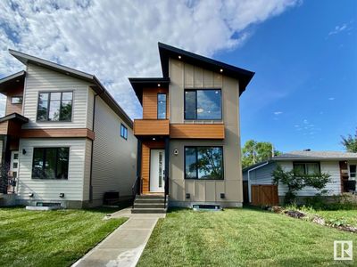 8237 93a Ave Nw, House other with 3 bedrooms, 3 bathrooms and 2 parking in Edmonton AB | Image 2