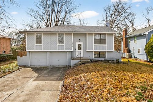 2916 Sweet Briar Dr, Independence, MO, 64057-1450 | Card Image