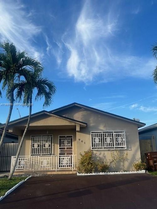 961 W 44th St, Hialeah, FL, 33012-7281 | Card Image