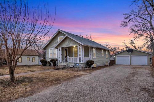 712 E 1st St, Newton, KS, 67114-3945 | Card Image