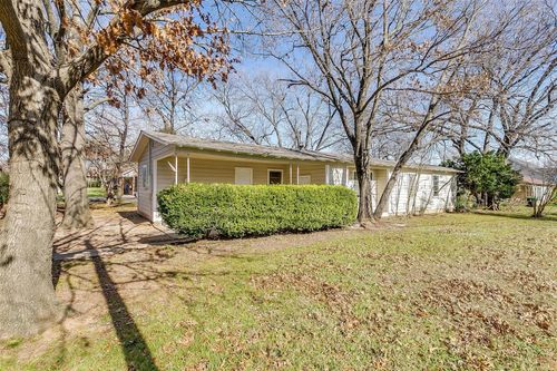 400 E Liberty St, Pilot Point, TX, 76258-4521 | Card Image