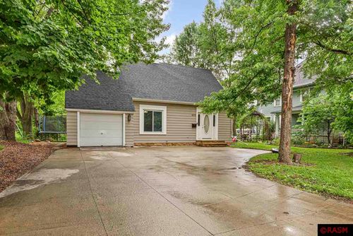 605 N Minnesota Ave, Saint Peter, MN, 56082-2420 | Card Image