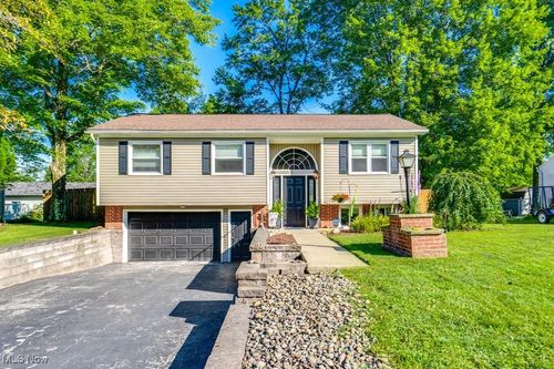 2847 Malibu Dr Sw, Warren, OH, 44481-9241 | Card Image