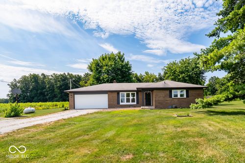 8784 E Range Line Rd, Coatesville, IN, 46121-8917 | Card Image
