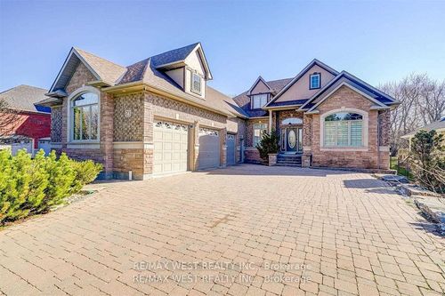 23 Hanover Crt, Whitby, ON, L1N7J1 | Card Image