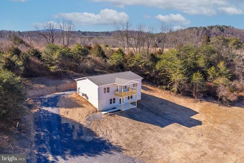 369 Paso Fino Dr, Augusta, WV, 26704-8171 | Card Image