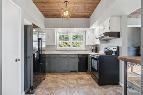 326 2nd St, Dike, IA, 50624-7714 | Card Image