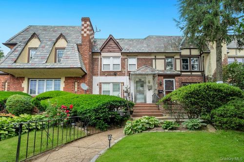 19 Dartmouth Street, Hempstead, NY, 11581 | Card Image