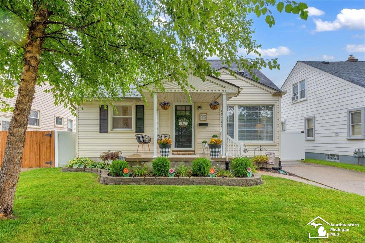 Walnut St, Southgate, MI 48195